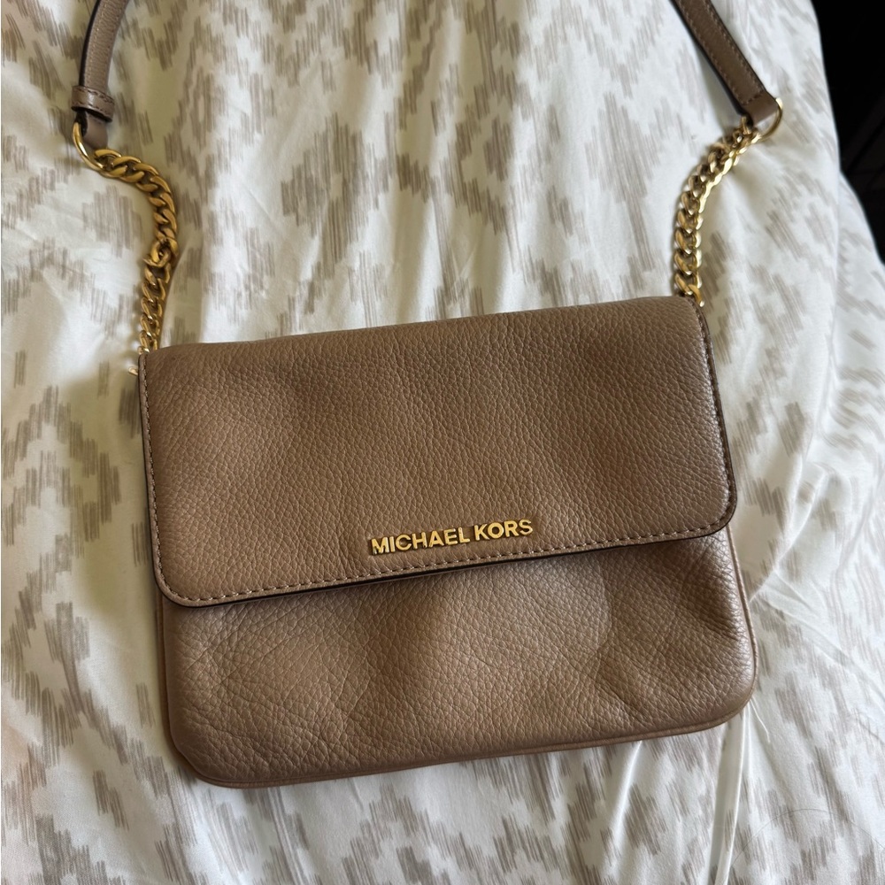 Michael Kors Tan Pebbled Leather Crossbody Bag with Gold Chain Detail